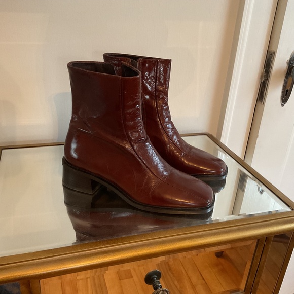 Elegant Brown Ankle Boots - Picture 3 of 11